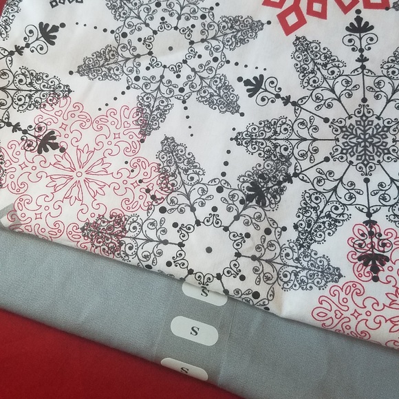 *Brand new* size Small scrub tops - Picture 1 of 4